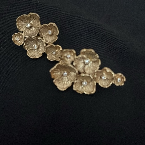 Vintage flower design earrings - Picture 3 of 3